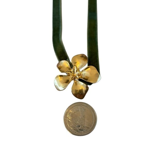 Elegant Goldtone Floral Pendant on Forest Green Velvet Ribbon. - Picture 6 of 6